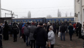 На Київському вокзалі у Полтаві зупинили потяг: шукають вибухівку