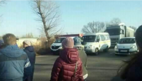 Біля Решетилівки перекривали дорогу заради дітей