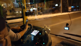 Полтавець зняв на відео водійку тролейбусу, яка розмовляла по Skype за кермом