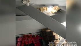 На Полтавщині крадій пошкодив дах, щоб потрапити до приміщення магазину