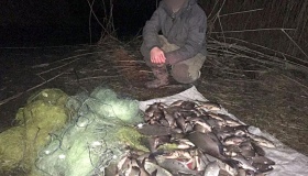 Поліція Полтавщини вилучила у рибалки-браконьєра 600 метрів сітки