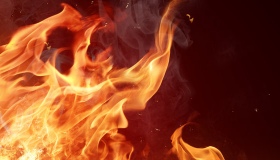 На Полтавщині врятували чоловіка з палаючого будинку