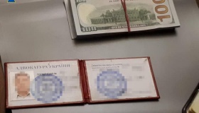 Полтавський юрист підозрюється у вимаганні десяти тисяч доларів