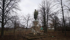 На Полтавщині демонтували передостанній пам'ятник Леніну