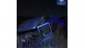 Між Полтавою та Кременчуком вантажівка злетіла у кювет