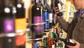 Миргородця звинуватили у незаконній торгівлі алкоголем та цигарками