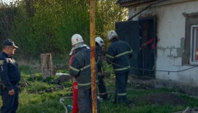 Під час пожежі у Глобиному врятували двох людей