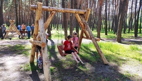 Неподалік Полтави облаштували "лісовий" дитячий майданчик