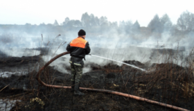 На Глобинщині продовжують гасити пожежу торфу