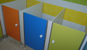 Міськрада Полтави виділила кошти на перегородки шкільних туалетів