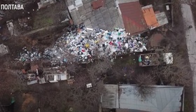 Полтавка зібрала на своєму подвір’ї сміття висотою з будинок