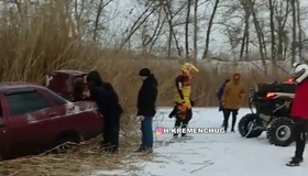 На Полтавщині автівка злетіла в озеро. ФОТО