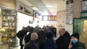 Полтавці відзначили посилення карантину чергами з відкриття KFC
