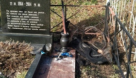 У Кременчуці вандали поглумилися над могилою героя АТО