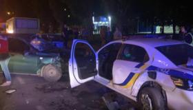 У Полтаві п'яний водій протаранив автомобіль патрульних