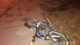 У центрі Полтави ввечері автівка збила велосипедиста