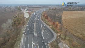 Дорожники на автотрасах Полтавщини займаються розміткою