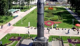 Полтавці дискутують, чим замінити російського орла на Монументі слави