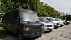 Полтавські волонтери передали військовим ще сім автівок