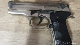 Поліція вилучила перероблений у вогнепальну зброю стартовий пістолет 