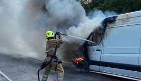 У Полтавському районі на дорозі загорівся вантажний мікроавтобус