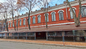 Суд скасував дозвіл на розміщення літнього майданчика полтавського ресторану
