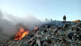 Полтавські рятувальники загасили пожежу на міському сміттєзвалищі