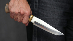 Миргородська поліція затримала чоловіка з ножем у руці