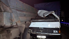 На трасі Київ – Харків зіткнулись дві вантажівки