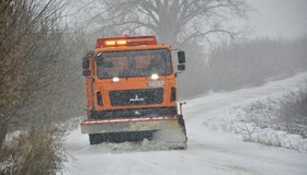 Автошляхи Полтави і області продовжують чистити від снігу