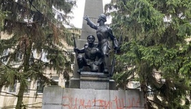 У Кременчуці вандали розмалювали пам'ятник