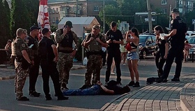 У Полтаві чоловік із ножем напав на поліцейських