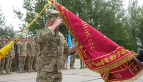Президент вручив бойовий прапор полтавським воїнам ракетного полку