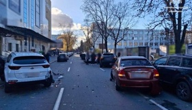 У центрі Кременчука зіткнулися 6 автівок: водій Kia шукає свідків