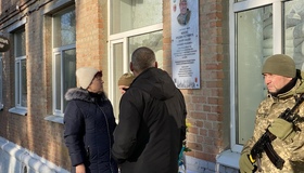 На фасаді полтавської школи відкрили меморіальну дошку військовослужбовцю