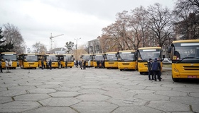 10 шкільних автобусів передали громадам Полтавщини