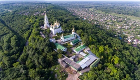 Аварійний серпантин у Полтаві: руйнується Хрестовоздвиженський монастир