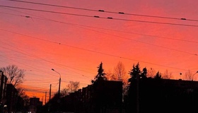 Перший вечір 2025 року порадував полтавців рожевим небом