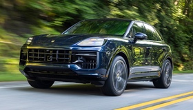 Технології допомоги водієві в Porsche Cayenne, які роблять керування простішим