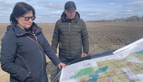 На Полтавщині фермери "воюють" за землю — паї "сповзли" в річку. ВІДЕО