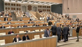 Депутатам облради запропонували молитися на кожній сесії