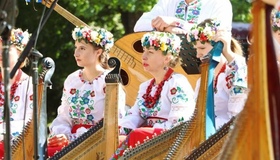Полтавці вшанували річницю Конституції України та загиблих Героїв