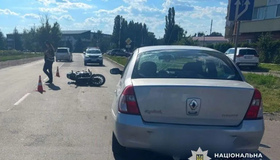 Під Полтавою мотоцикліст зіткнувся з "Рено": водія госпіталізовано