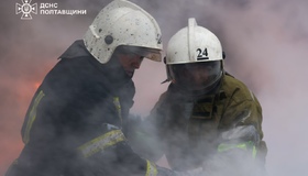 У Гадячі горів житловий будинок: вдалося врятувати людину