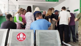 Черги: у Полтаві місця на іспити з водіння перепродають за дві тисячі грн