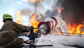 На Полтавщині внаслідок атаки другу добу палає підприємство