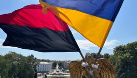 На Монументі слави в центрі Полтави замінили прапори