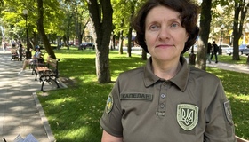 Пішки з Маріуполя: історія бандуристки, яка грає для військових у Кременчуці