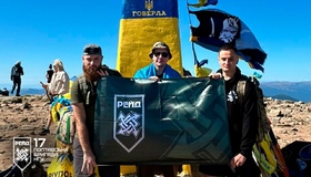 Прапор полтавської бригади НГУ замайорів на найвищій вершині України