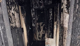 На Полтавщині чоловік підпалив власний будинок: двох людей з опіками госпіталізували